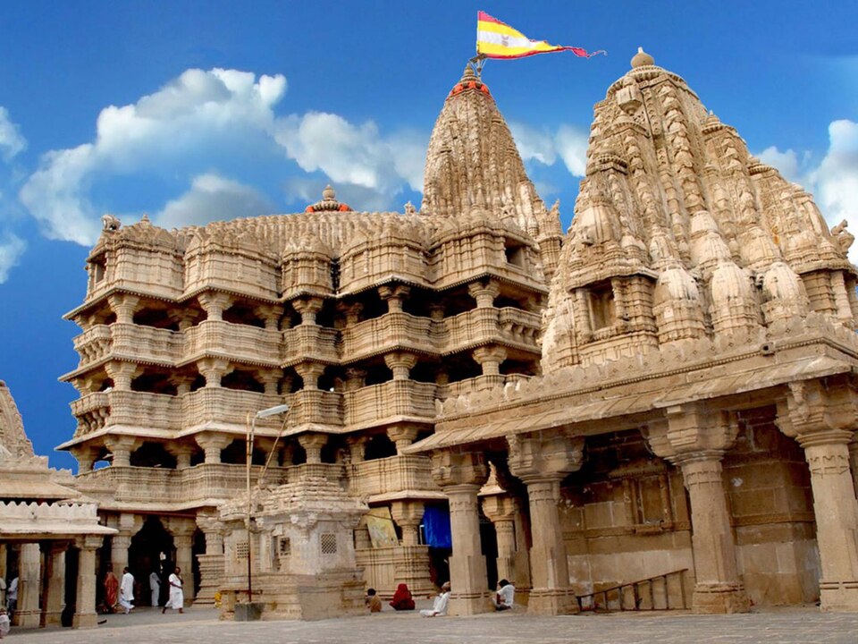 Dwarkadhish Temple — Complete Darshan Guide, History and Significance