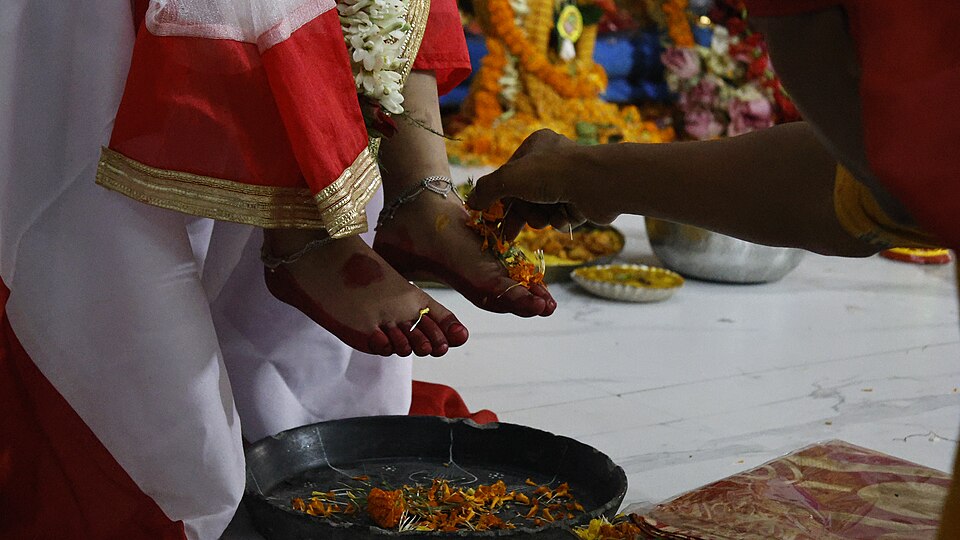 Karwa Chauth 2025 — Date, Muhurat, Vidhi and Moon Time