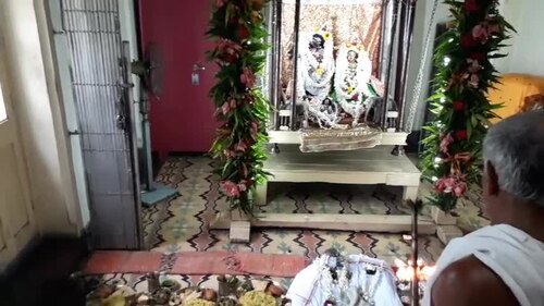 Radha Krishna Aarti Lyrics and Meaning