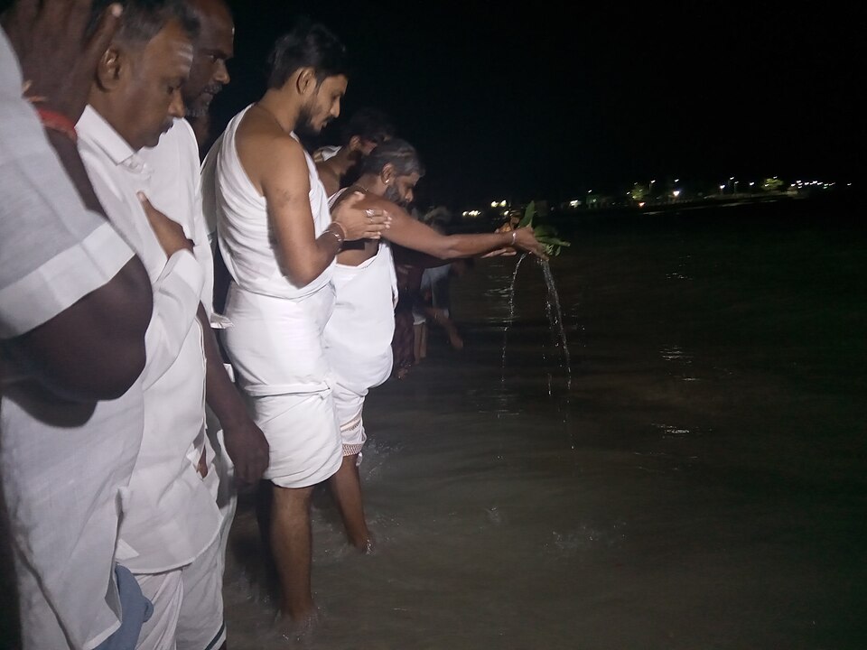Rameswaram Agni Teertham: The Sacred Ritual of 22 Holy Wells and Sea Bathing