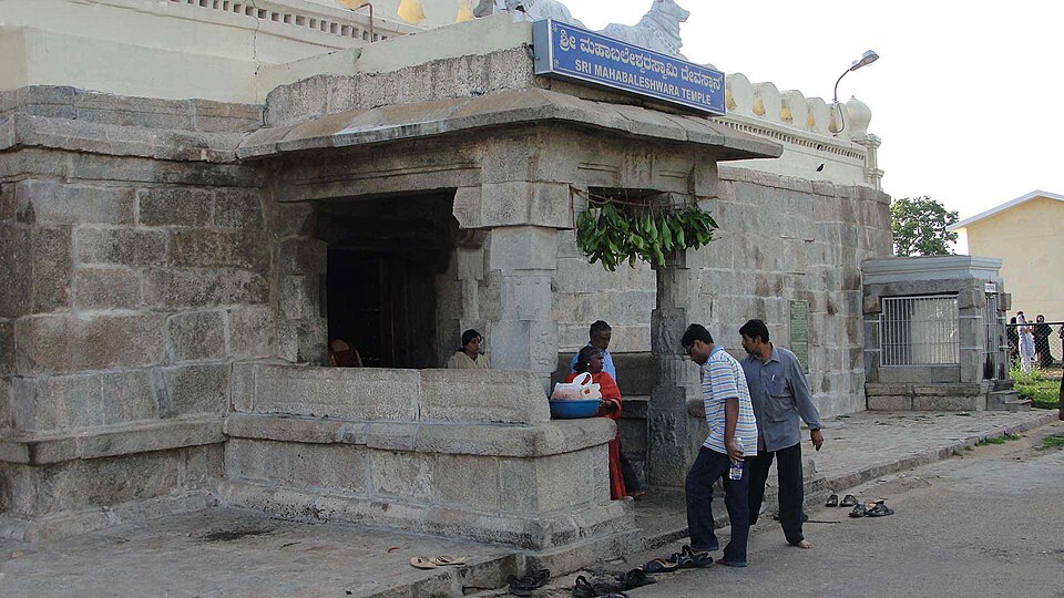 Gokarna Mahabaleshwara Temple: The Sacred Atmalinga and Coastal Pilgrimage